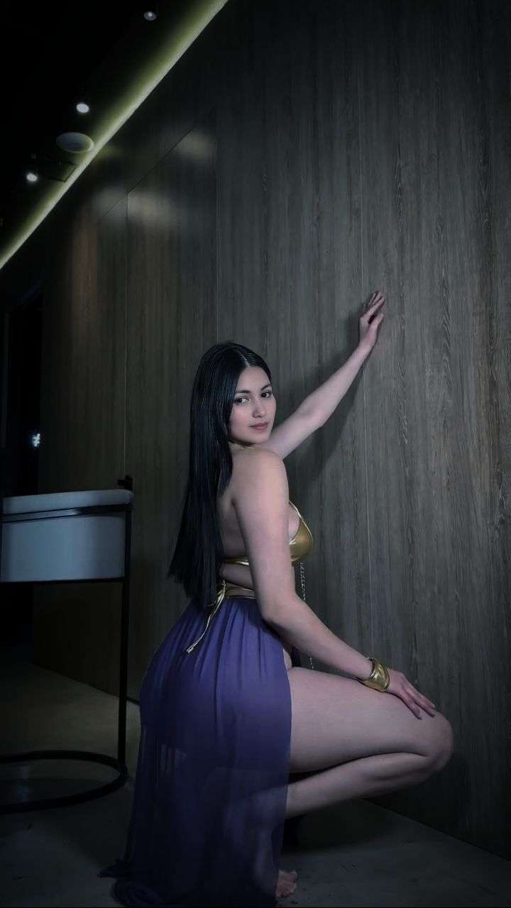 Real night service near me – warm tone portrait with balanced contrast – Pakistan – photo 2 of 15