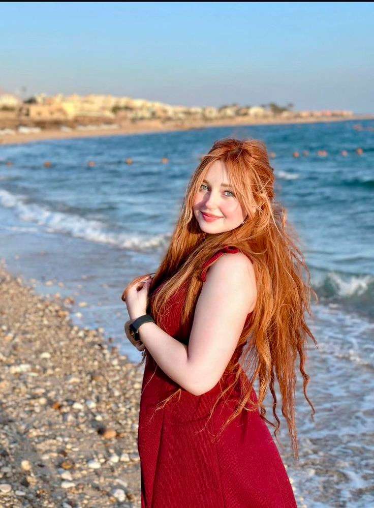 Girls For Night – studio-style look with crisp lighting – Pakistan – photo 13 of 20