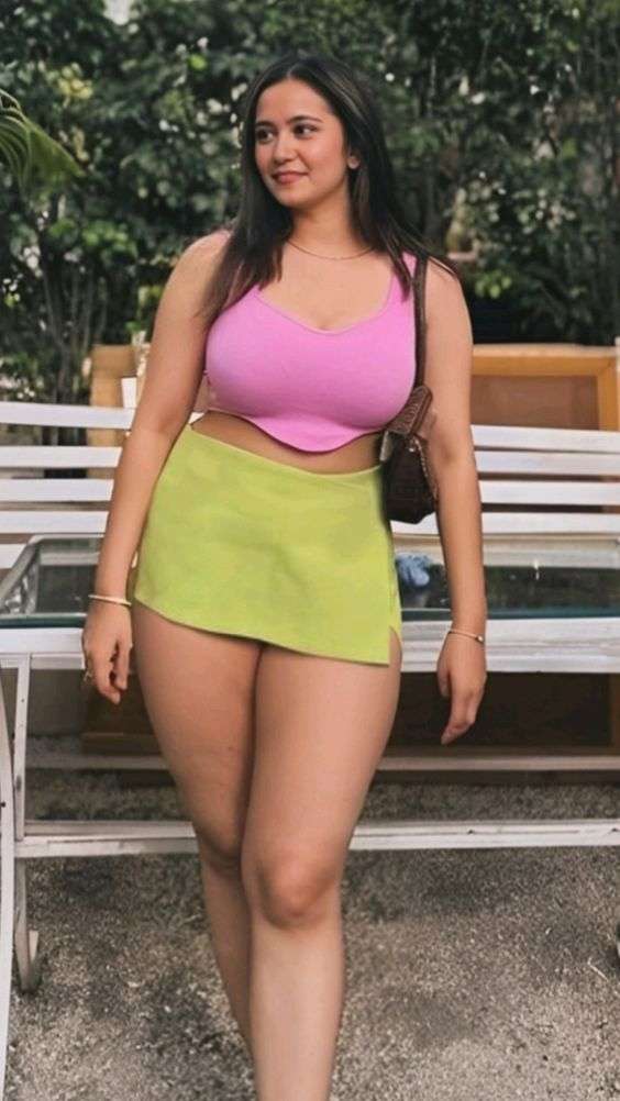 Girl Booking Hotel – relaxed indoor pose for a calm first impression – Pakistan – photo 5 of 20