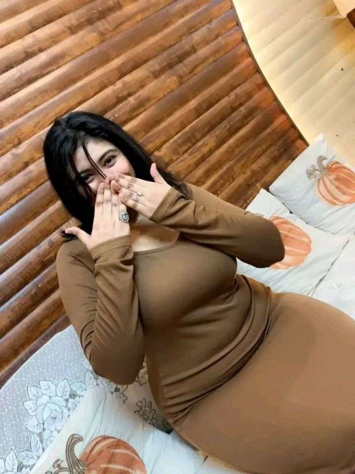 Book Girl For Night Online – casual indoor portrait with natural expression – Pakistan – photo 12 of 20