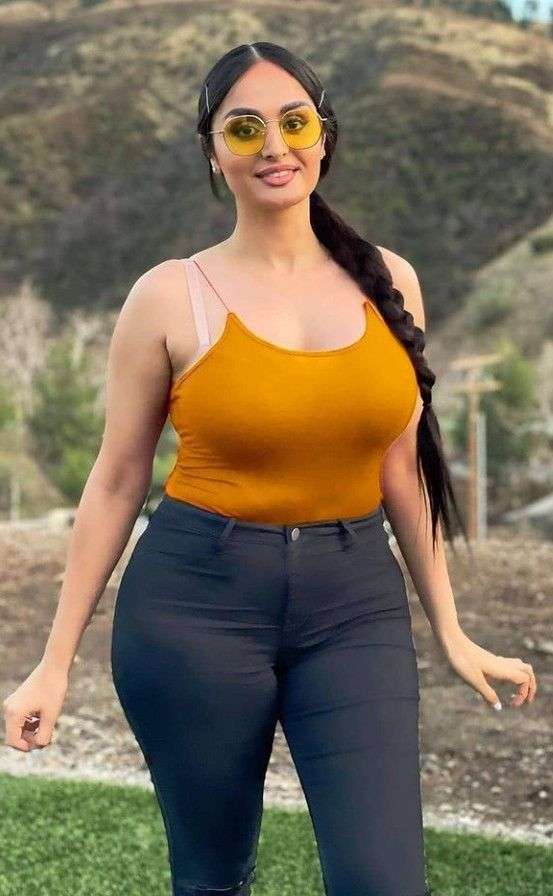 Girl Booking Hotel – hotel-ready style portrait (preview) – Pakistan – photo 8 of 20