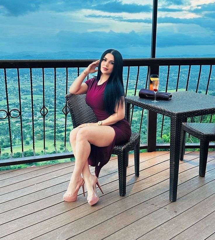 Book Girl For Night – lounge-inspired indoor portrait (preview) – Pakistan – photo 9 of 20