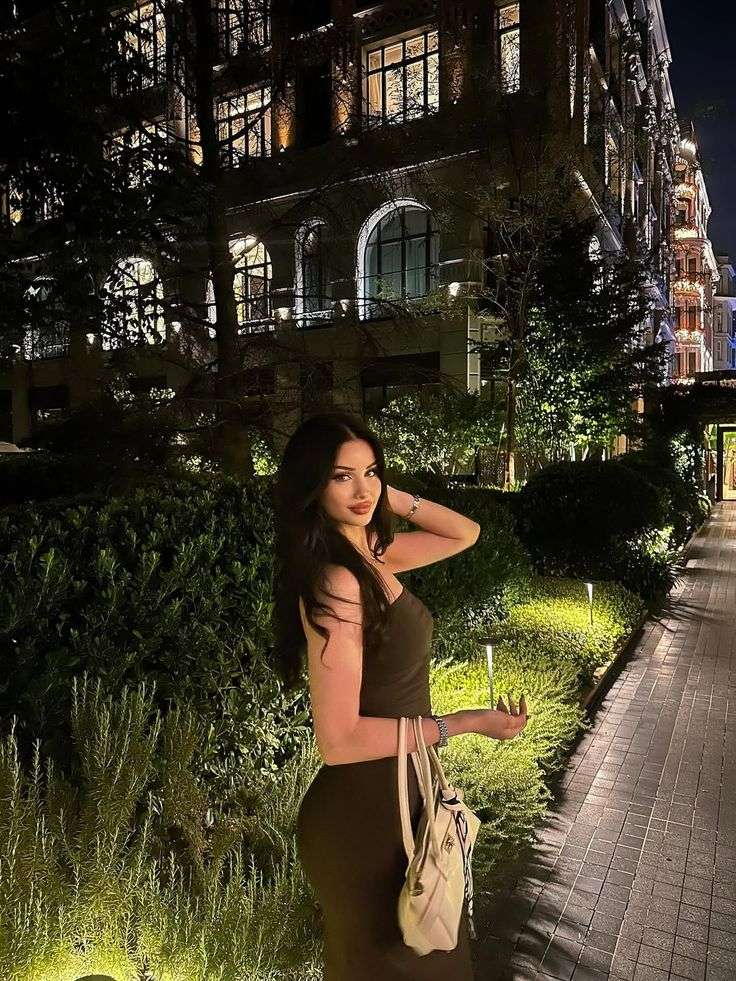 Girl booking hotel – candid-style gallery photo for realistic tone – Pakistan – photo 1 of 15