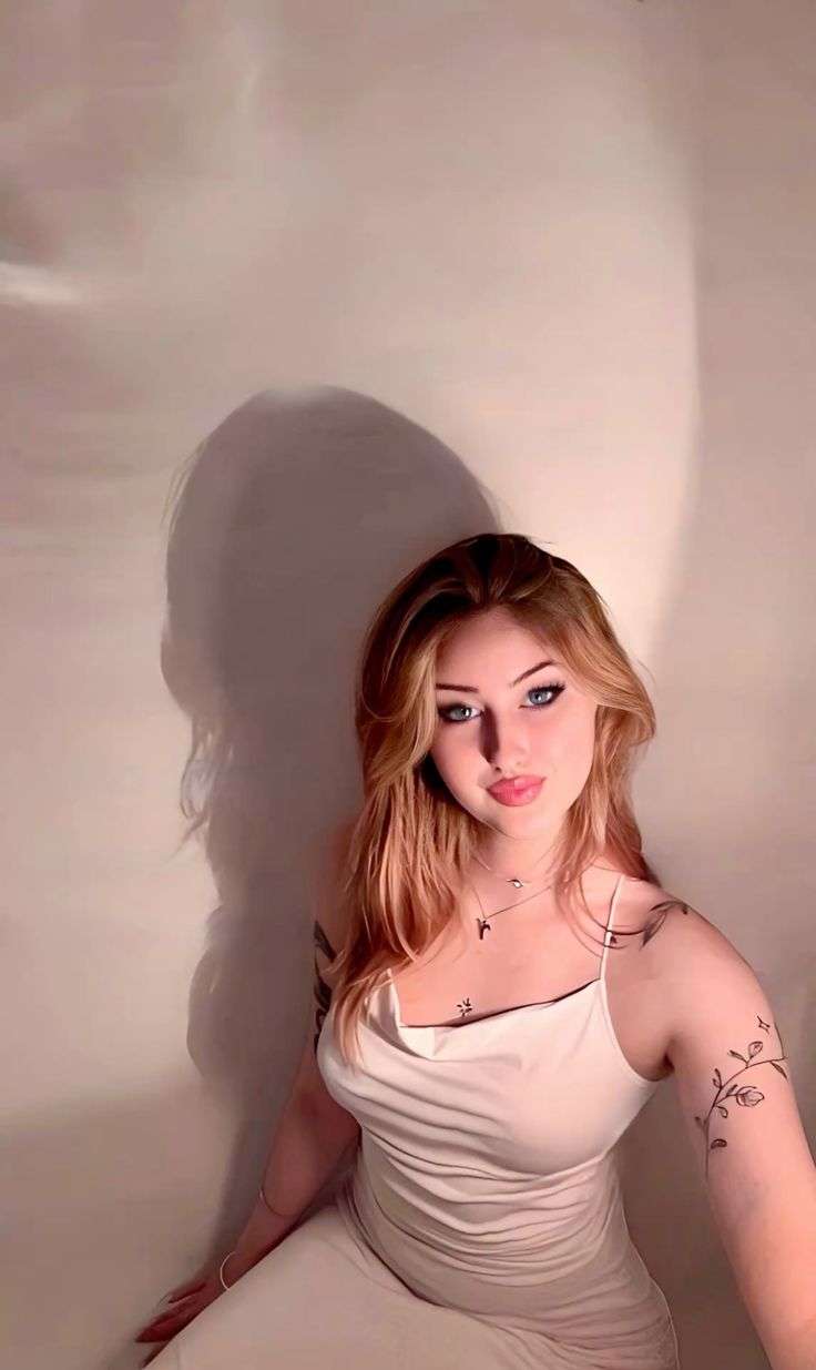 Best Girls For Night – modern portrait framing for mobile viewing – Pakistan – photo 17 of 20