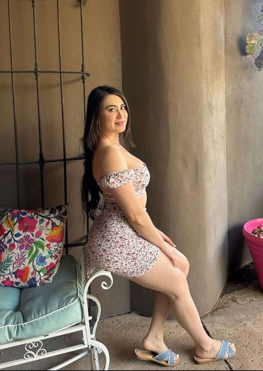 Girls booking in hotel – neutral palette portrait for consistent branding – Pakistan – photo 1 of 15