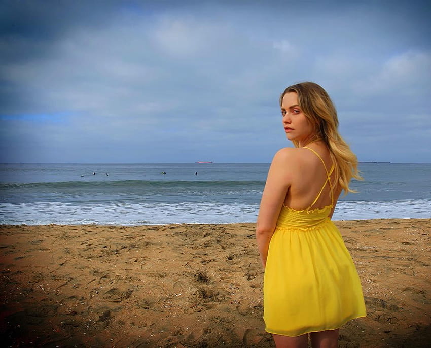 Book Girl For Night – neutral palette portrait for consistent branding – Pakistan – photo 16 of 20