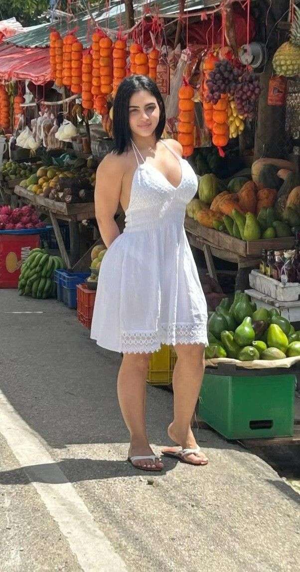 Girl Booking Hotel – minimal backdrop preview for fast scanning – Pakistan – photo 15 of 20