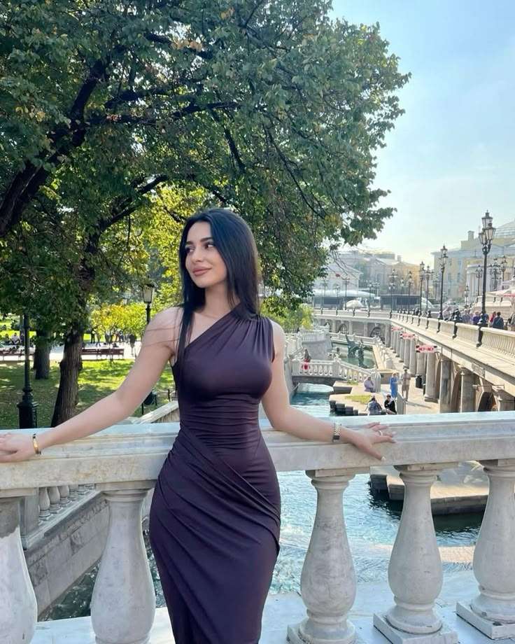 Book Girl For Night – studio-style look with crisp lighting – Pakistan – photo 7 of 20